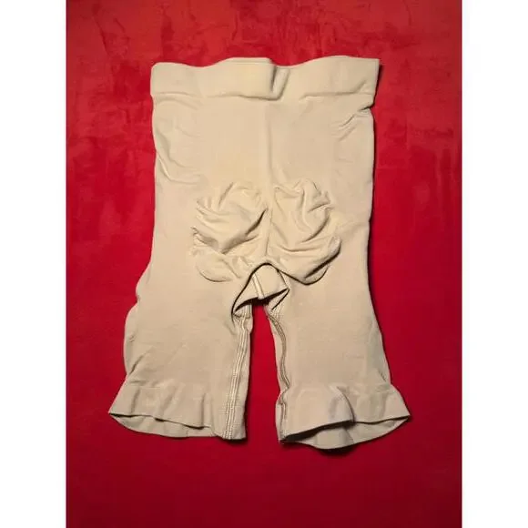 NWOT Skims Seamless Sculpt High Waisted Above The Knee Shorts Color Clay Size S - Picture 3 of 4